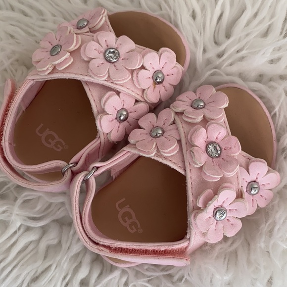 Baby Ugg sandal, pink color size,2 - Picture 2 of 2